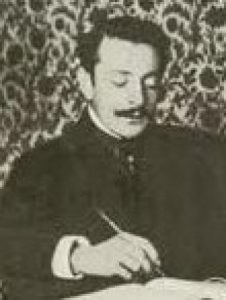 Este fiul lui Aron Densusianu, filolog, profesor de limba latina si literatura romana la Universitatea din Iasi, si al Elenei, nascuta Circa, de origine aromana. Pe linie paterna, descinde dintr-o veche familie de carturari. Aron este frate cu Nicolae Densusianu, autorul lucrarii Dacia preistorica.