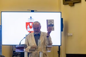 1918 - Unirea Basarabiei cu Romania de-a pururi si totdeauna; Aspecte politice, economice, culturale și militare, volum semnat de către profesor universitar, doctor în istorie, Ion Giurcă.