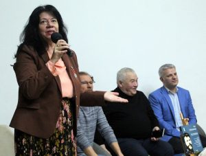 Înaintea lansării, am stat de vorbă cu doamna profesor univeristar, doctor în Filologie, Simona Modreanu, director al Editurii Junimea, cea care ne creionează, prin cuvânt, o imagine a cărții – Scrieri integrale, de Ion Creangă.