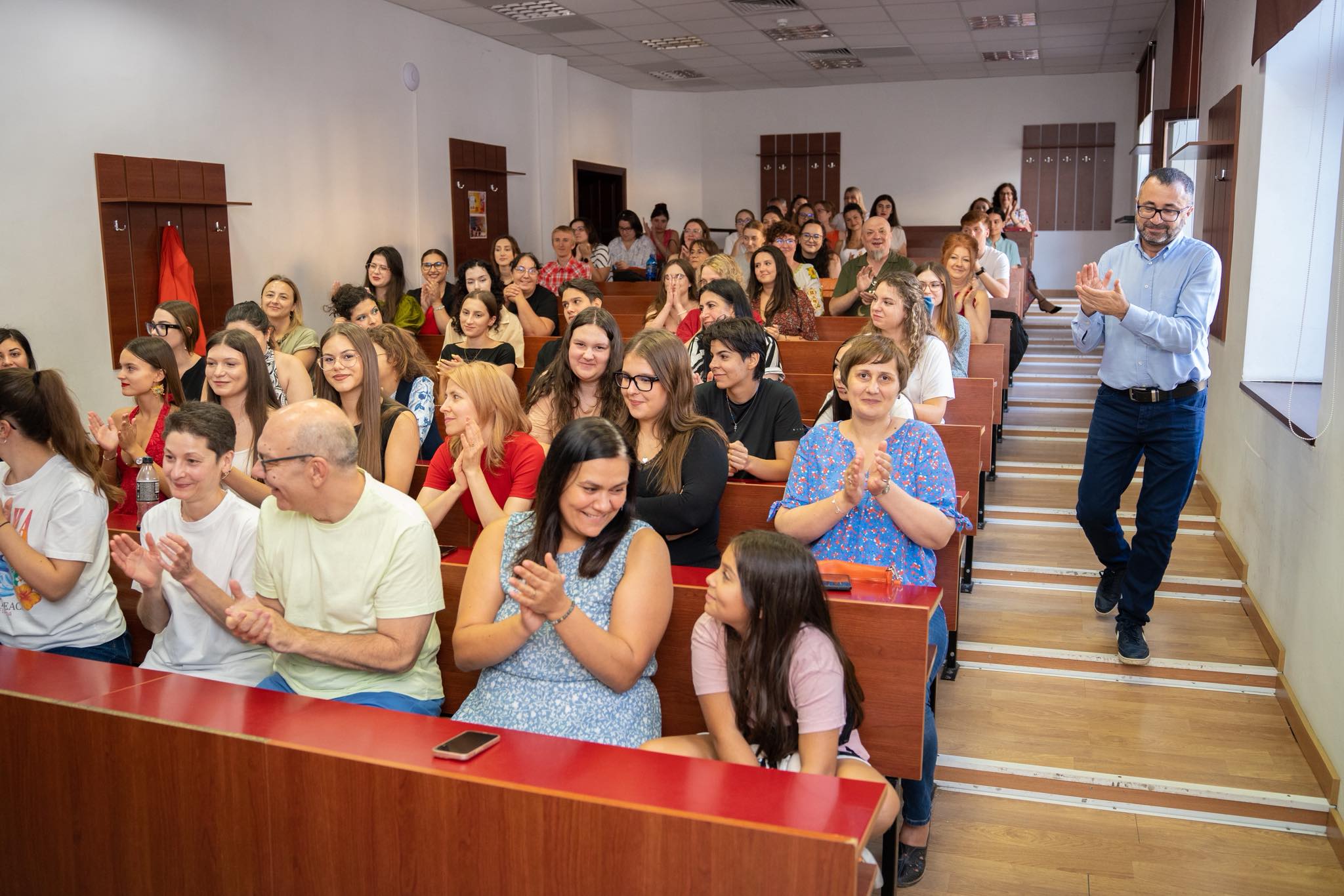 Apoi, invităm la dialog pe domnul profesor de limba turcă, specialist în Filologie, Șenel GERÇEK, de la Facultatea de Litere a Universității „Alexandru Ioan Cuza” din Iași.