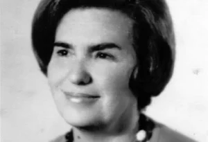 Magda Noela Petrovanu (n. 27 decembrie 1923 – d. 22 august 2008) a fost un chimist român, profesor universitar și inventator român, cofondator - alături de prof. Ioan Zugrăvescu - a domeniului ciclimoniu-ilidelor (SURSA: https://ro.wikipedia.org/wiki/Magda_Petrovanu).