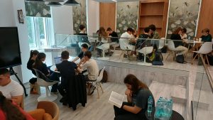Stimați prieteni, la Iași, în perioada 6–10 iulie, reprezentanții Facultății de Istorie, Universitatea „Alexandru Ioan Cuza” din Iași, în colaborare cu cei ai Colegiului Național „Costache Negruzzi” din Iași, au organizat cea de-a IV-a ediție a Școlii de Vară „Iași – Istorii, Oameni, Monumente”.
