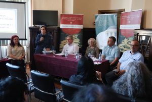 Întâi de toate, invităm la dialog pe doamna profesor universitar, doctor în Filologie, de la Facultatea de Litere, Universitatea „Alexandru Ioan Cuza” din Iași, Marina Mureșanu Ionescu, fiica lui Octavian Ionescu, cea care ne creionează o imagine a biografiei și operei tatălui.
