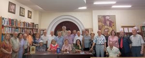 În ziua de duminică, 14 IULIE 2026, la Iași, începând cu ora 10, în sala de lectură a Bibliotecii Județene „Gh. Asachi”, s-a desfășurat o nouă ședință culturală a Asociației Literare „Păstorel” (ALPI). Evenimentul a fost moderat de către scriitorul și comandorul (r) Mihai Batog-Bujeniță.